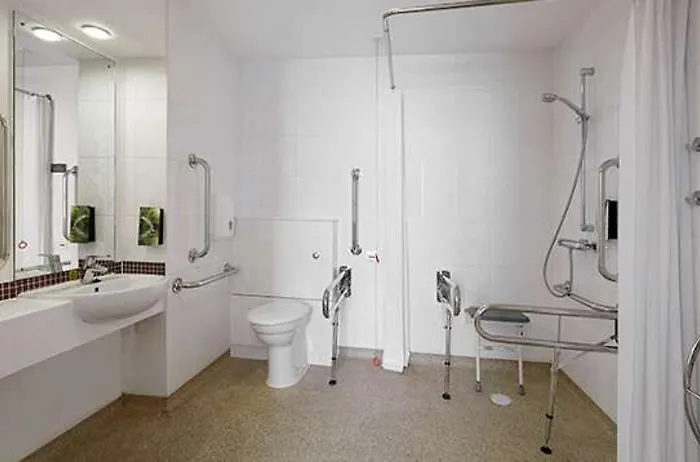 Premier - M6 Junction 44 Hotel 3*